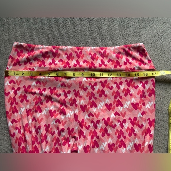 LuLaRoe Tall & Curvy Valentine Heart Leggings - Picture 6 of 8